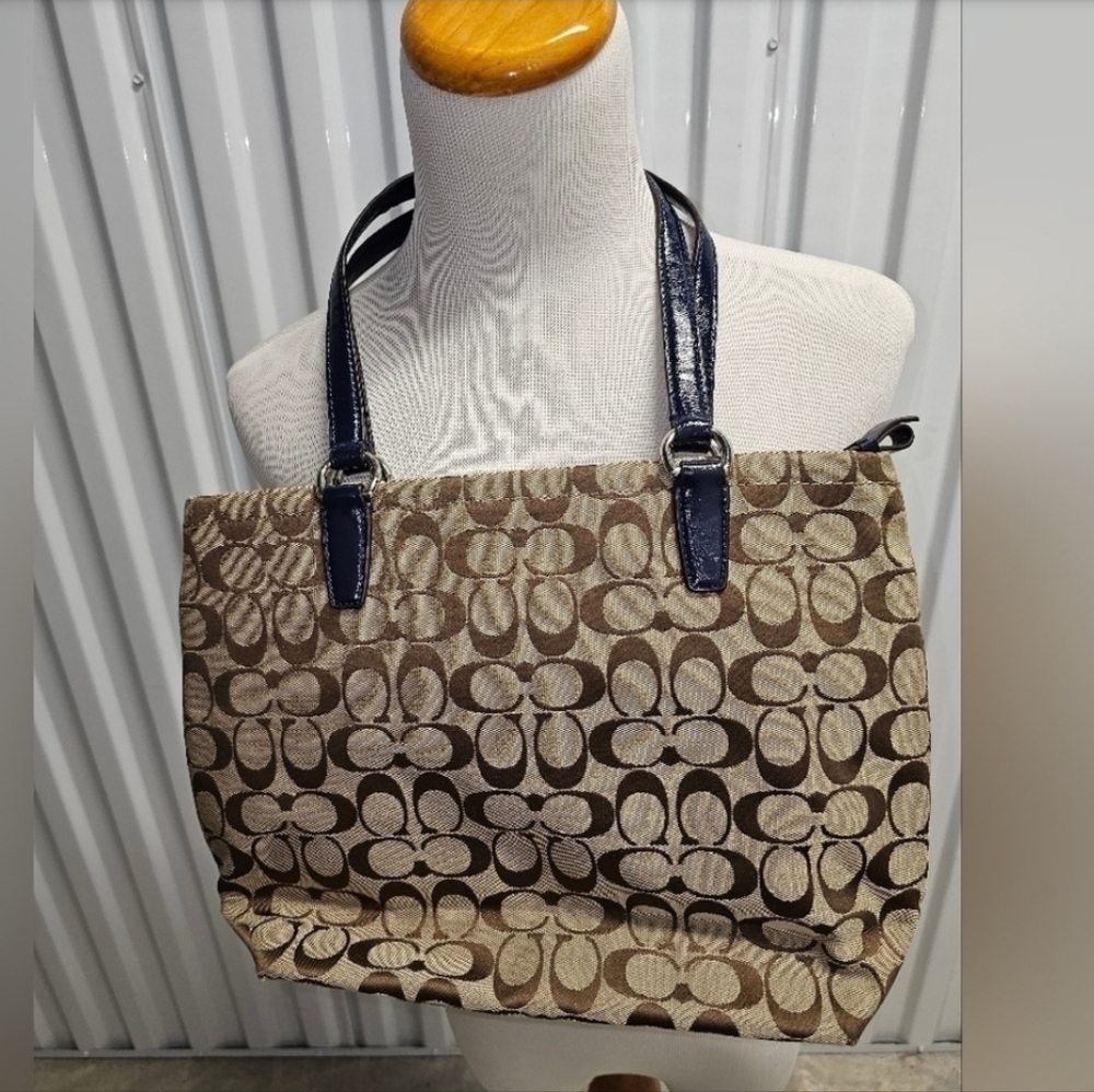 AUTHENTIC COACH TOTE BAG JACQUARD SIGNATURE C W/ BLUE PATENTED LEATHER TRIM. NEW - Picture 15 of 16